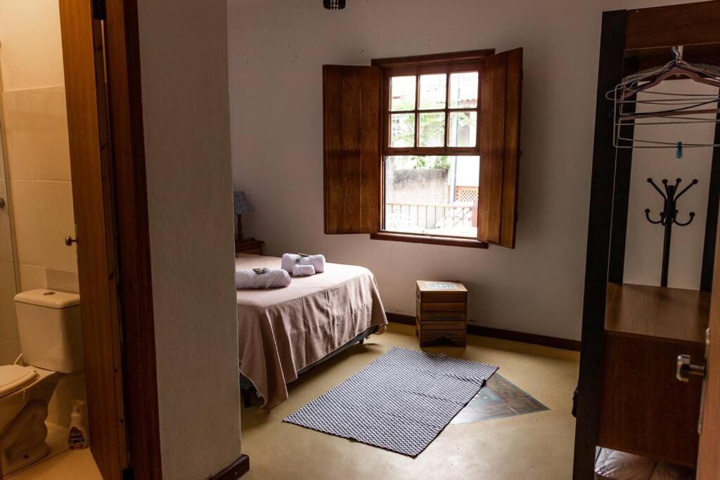 Charme Colonial, Pet Friendly, com garagem e deck com vista para Serra de São José