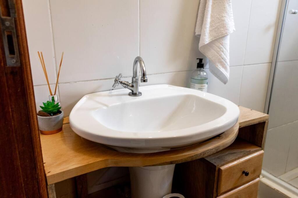 Charme Colonial, Pet Friendly, com garagem e deck com vista para Serra de São José