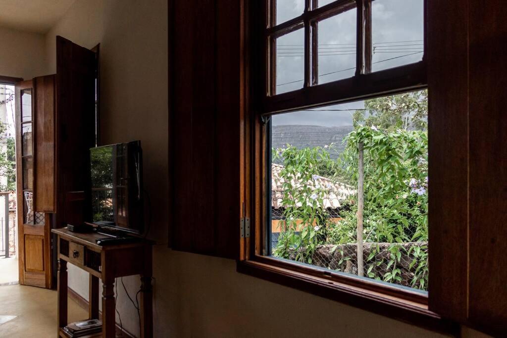 Charme Colonial, Pet Friendly, com garagem e deck com vista para Serra de São José