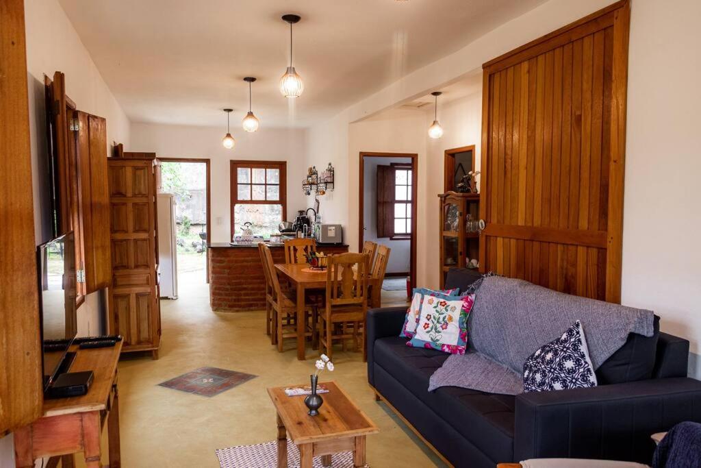 Charme Colonial, Pet Friendly, com garagem e deck com vista para Serra de São José