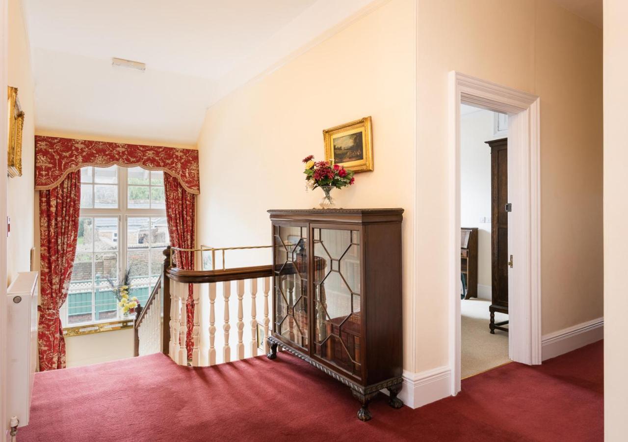 7 Bed in Colyton oc-mbkno