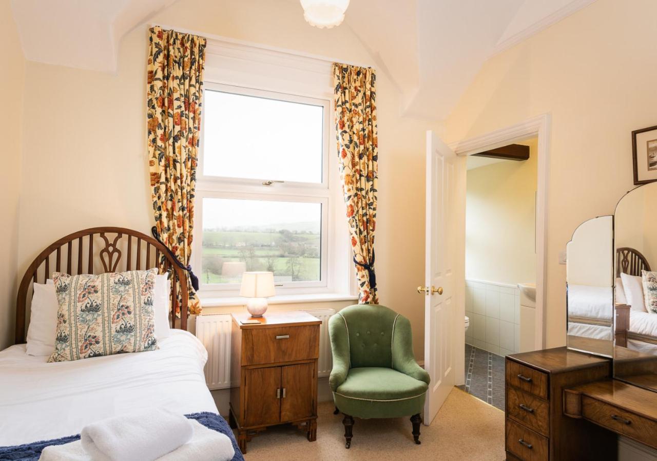 7 Bed in Colyton oc-mbkno