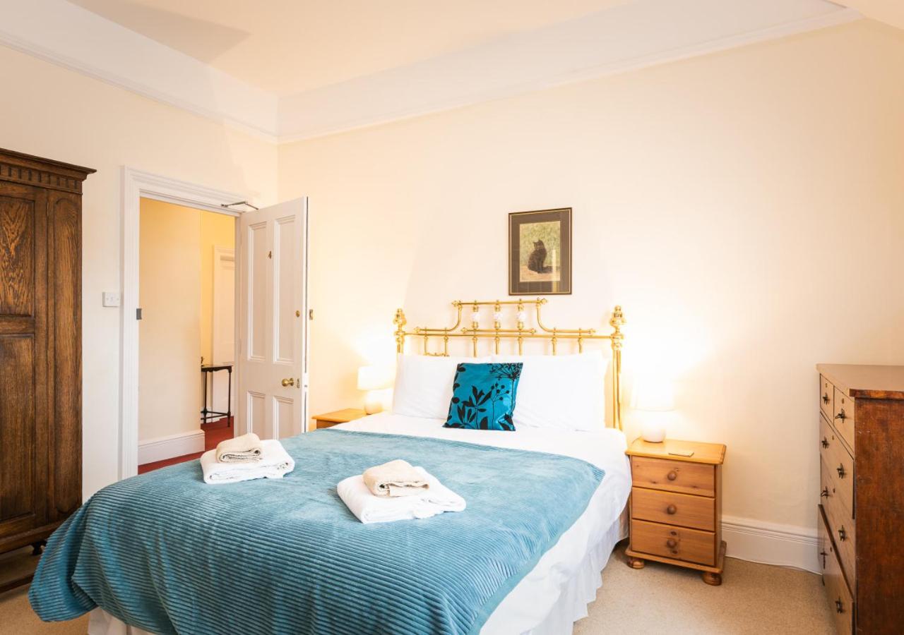 7 Bed in Colyton oc-mbkno