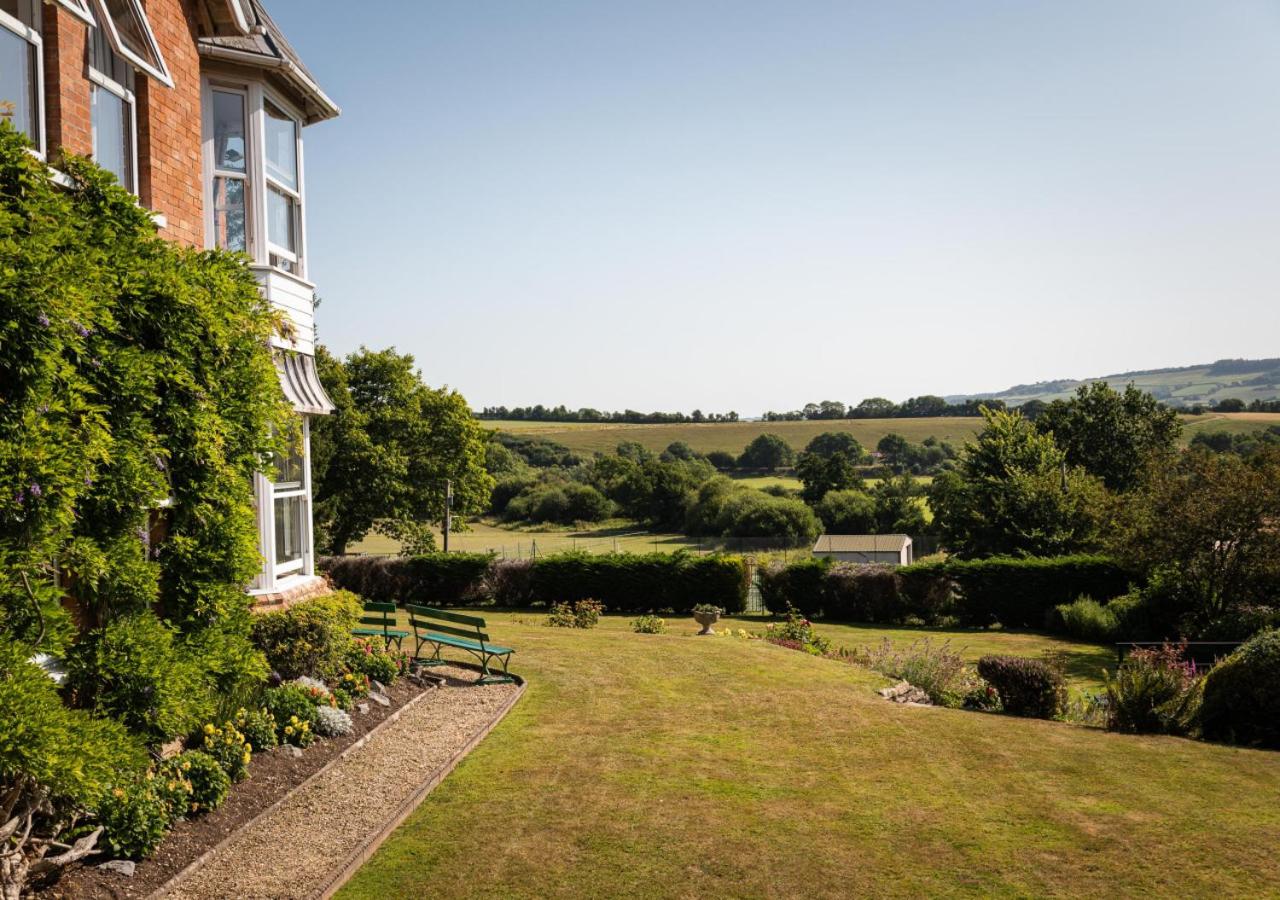 7 Bed in Colyton oc-mbkno