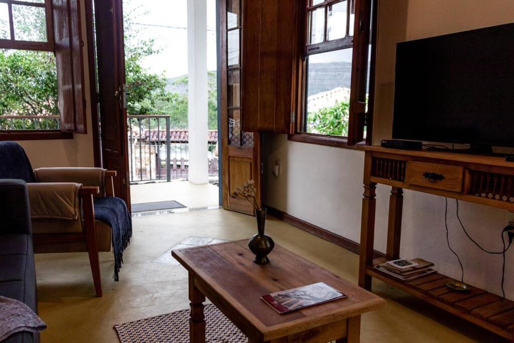 Charme Colonial, Pet Friendly, com garagem e deck com vista para Serra de São José