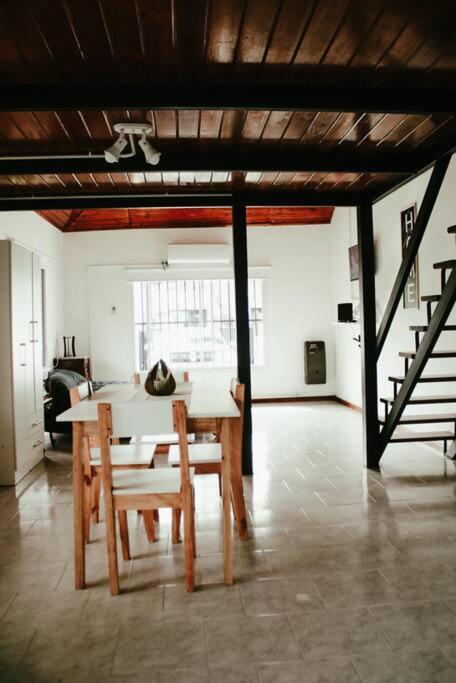 Casa Tipo Loft- Tigre Centro Con Jardin, Parrilla - 4 Personas