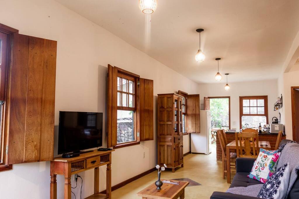 Charme Colonial, Pet Friendly, com garagem e deck com vista para Serra de São José