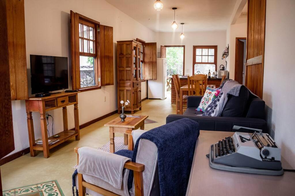 Charme Colonial, Pet Friendly, com garagem e deck com vista para Serra de São José
