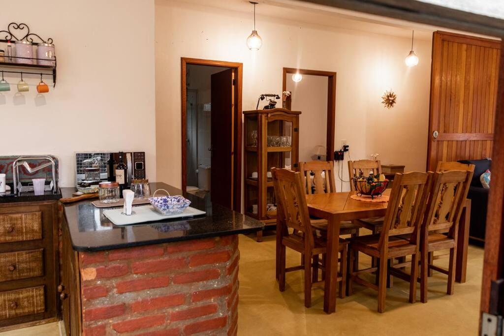 Charme Colonial, Pet Friendly, com garagem e deck com vista para Serra de São José