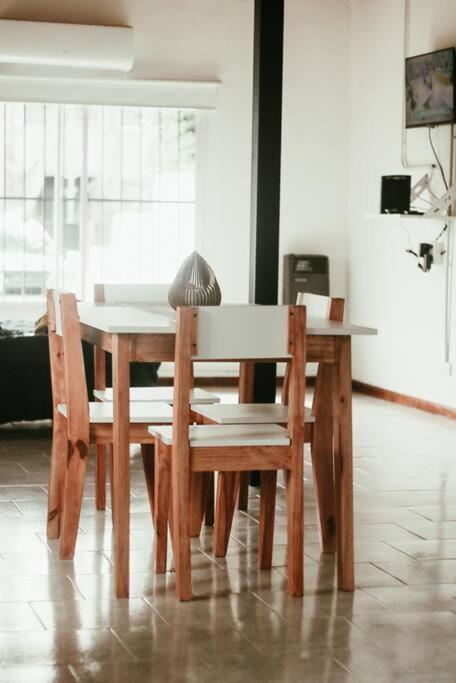 Casa Tipo Loft- Tigre Centro Con Jardin, Parrilla - 4 Personas