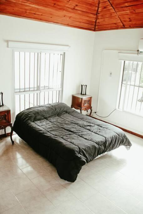 Casa Tipo Loft- Tigre Centro Con Jardin, Parrilla - 4 Personas