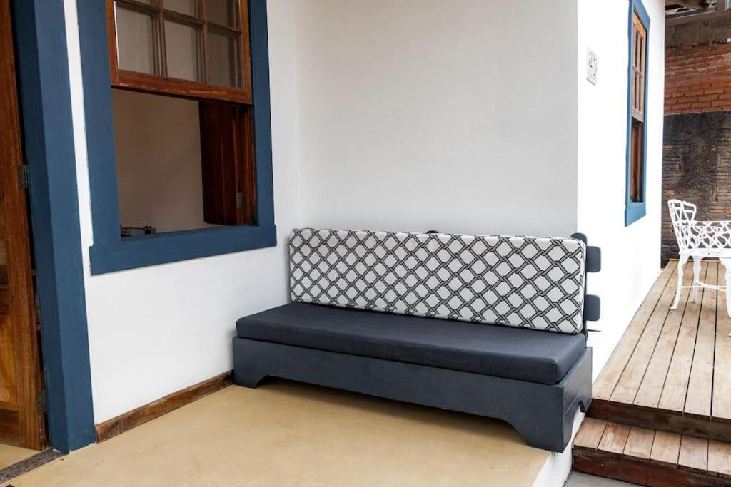 Charme Colonial, Pet Friendly, com garagem e deck com vista para Serra de São José