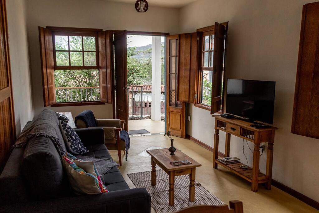 Charme Colonial, Pet Friendly, com garagem e deck com vista para Serra de São José