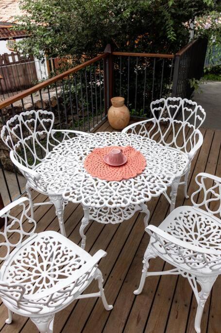 Charme Colonial, Pet Friendly, com garagem e deck com vista para Serra de São José