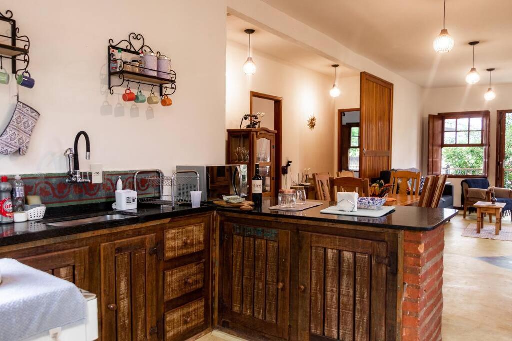 Charme Colonial, Pet Friendly, com garagem e deck com vista para Serra de São José