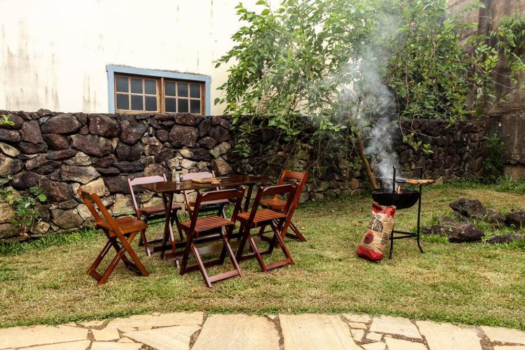 Charme Colonial, Pet Friendly, com garagem e deck com vista para Serra de São José