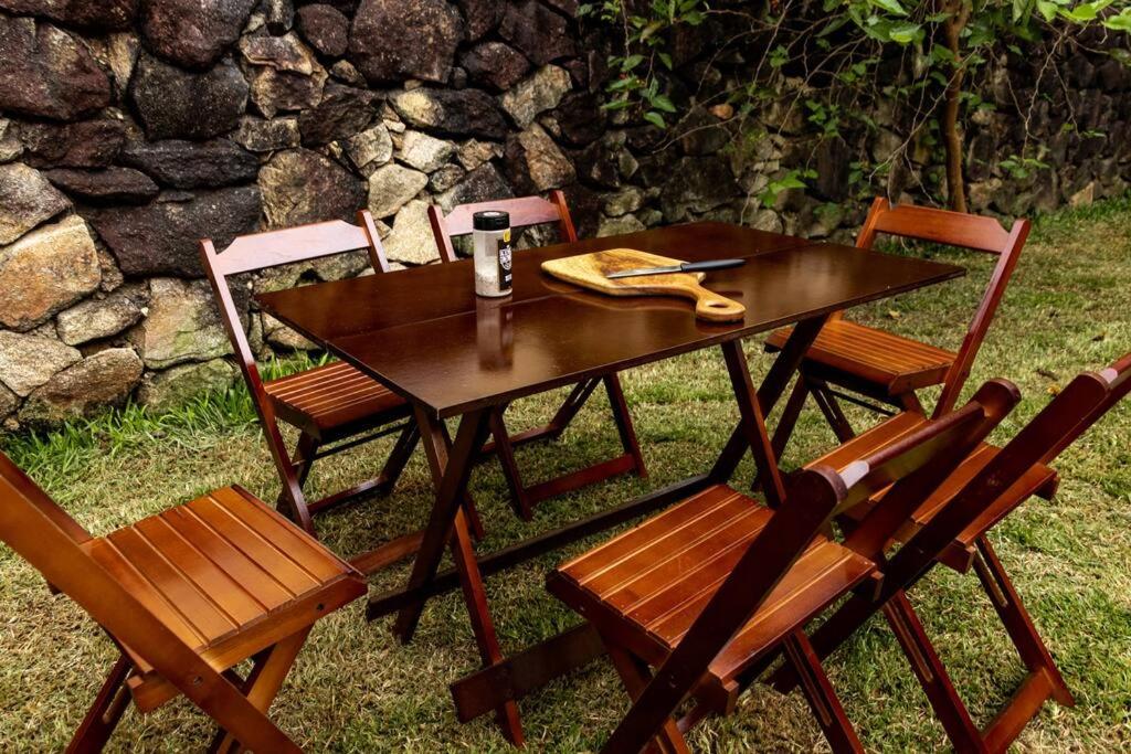 Charme Colonial, Pet Friendly, com garagem e deck com vista para Serra de São José
