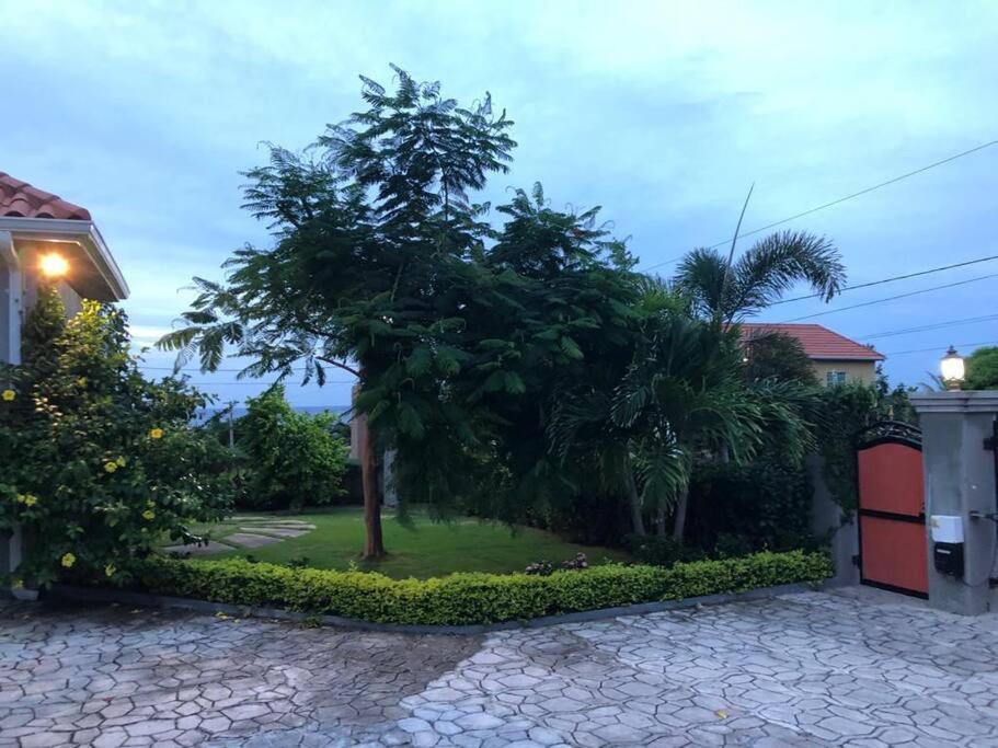 El Plantation Village view 3