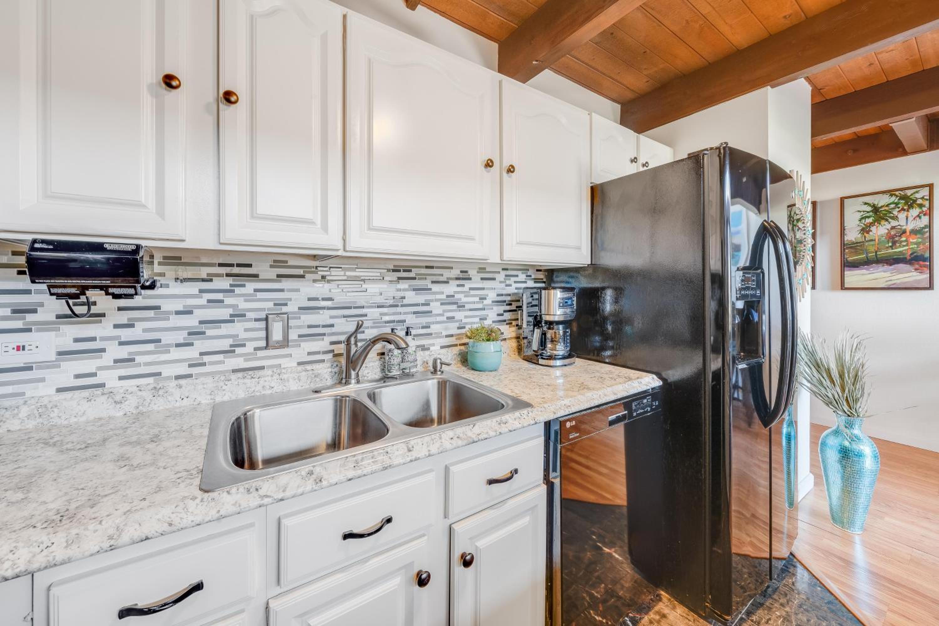 Kihei Alii Kai C405 · KAK C405 Updated 2BD Condo Across Beach w