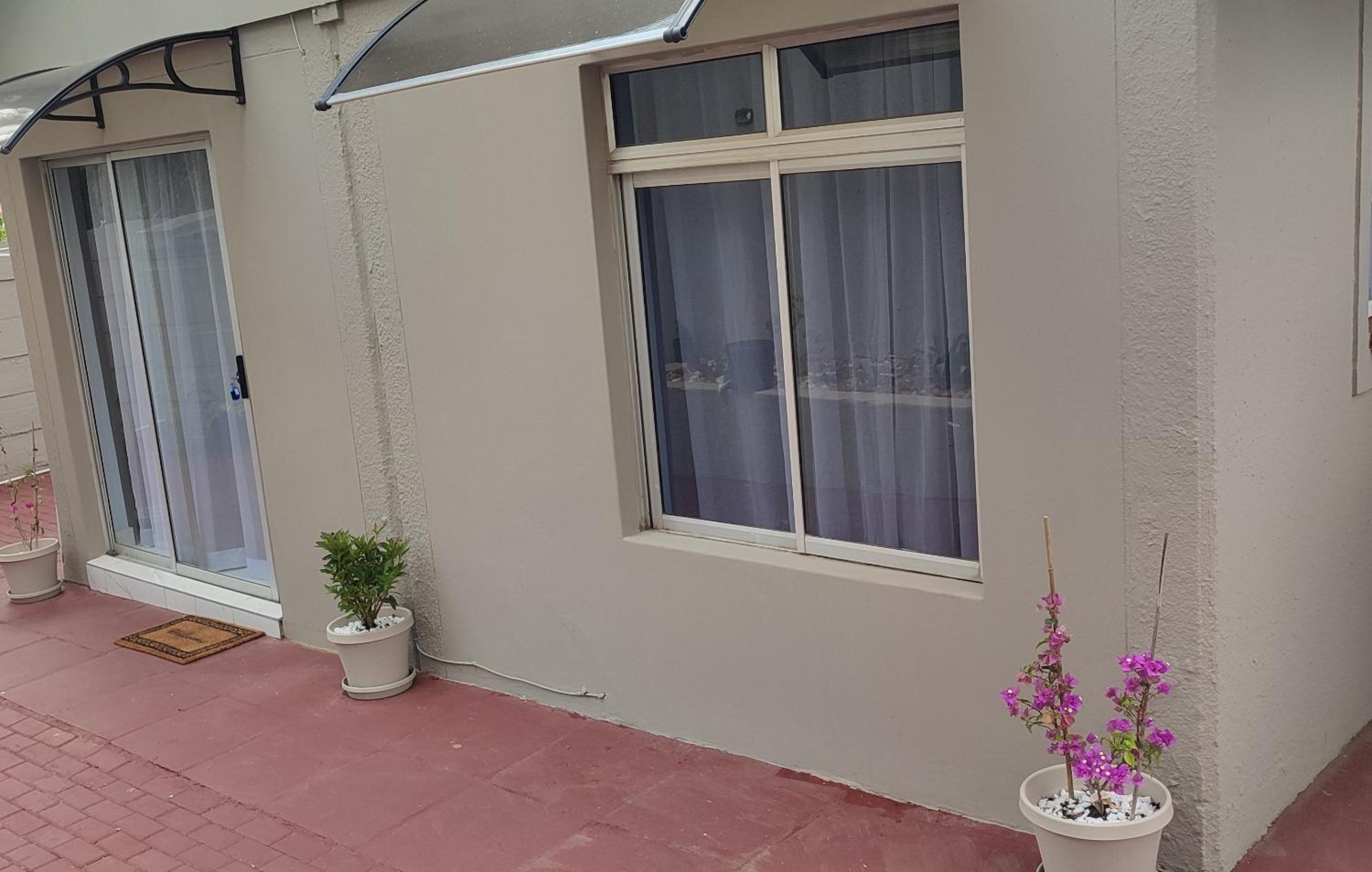 Peaceful, cozy one bed apartment with inverter backup