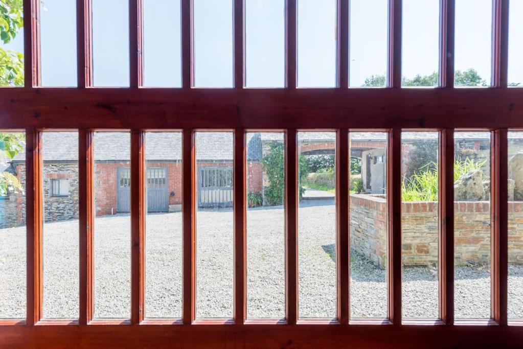 Super Spacious Country house pet/party friendly. view 3