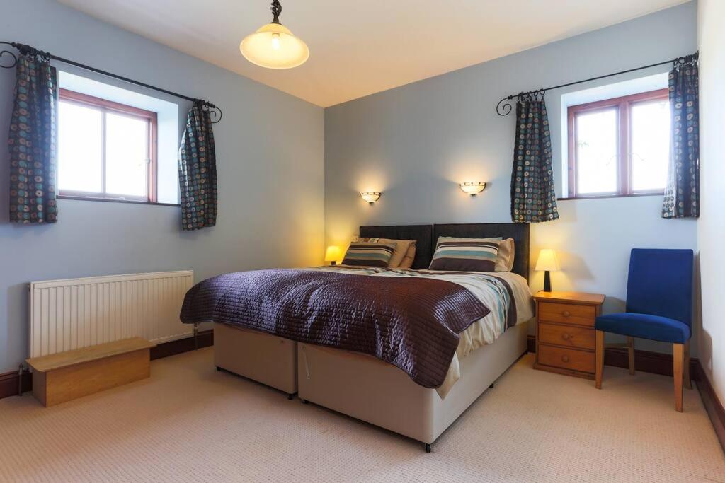 Super Spacious Country house pet/party friendly. view 4