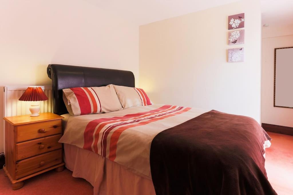 Super Spacious Country house pet/party friendly. view 5