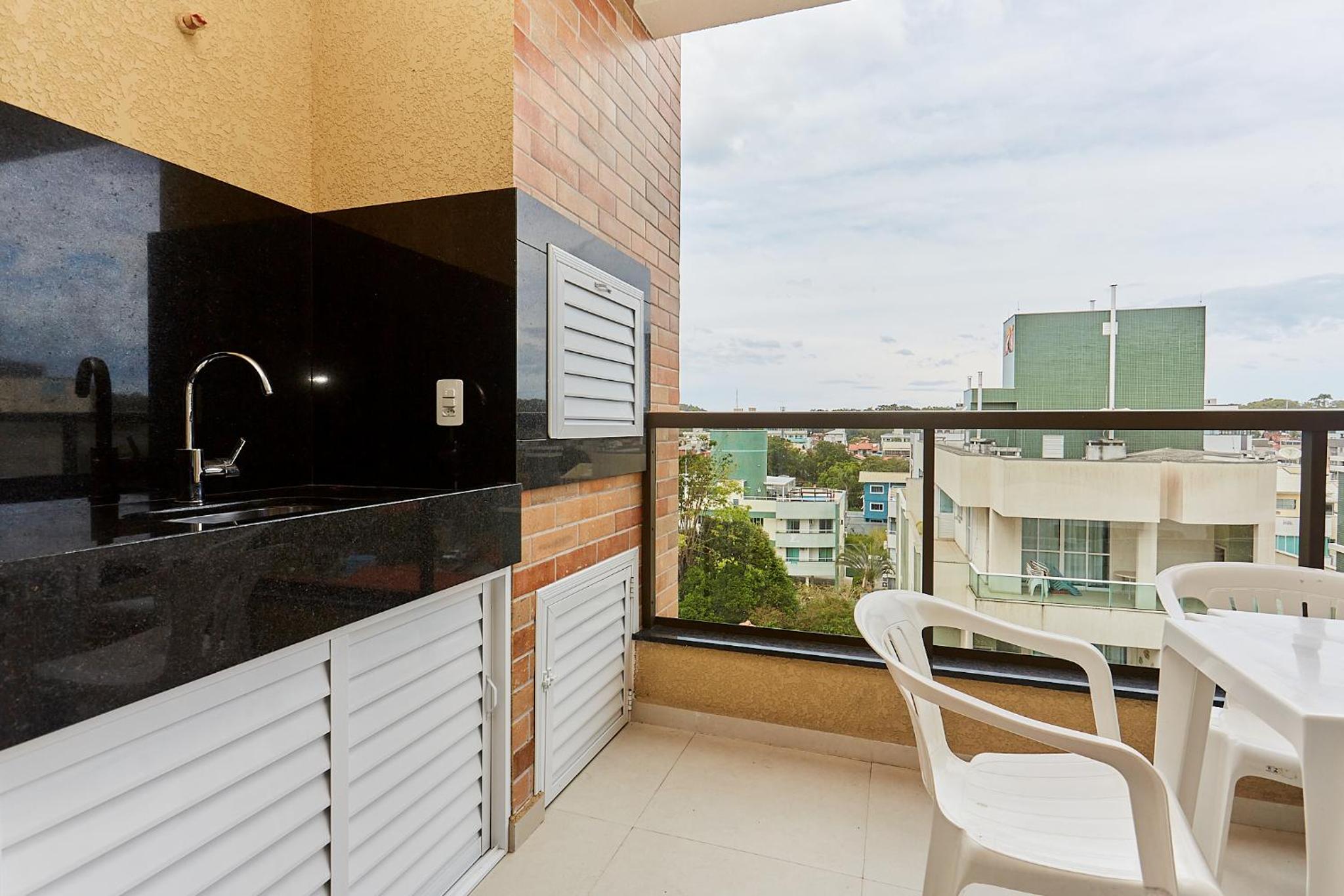 1109 - Apartamento novo de alto padrão com 02 garagens praia do centro de Bombinhas