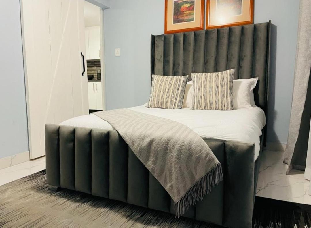 Peaceful, cozy one bed apartment with inverter backup