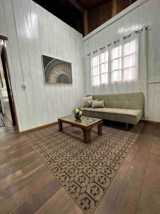 Vila dos pássaros, casa completa