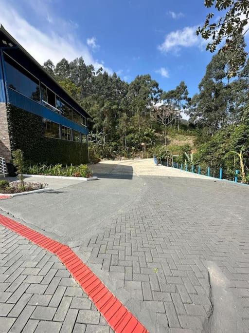 Vila dos pássaros, casa completa