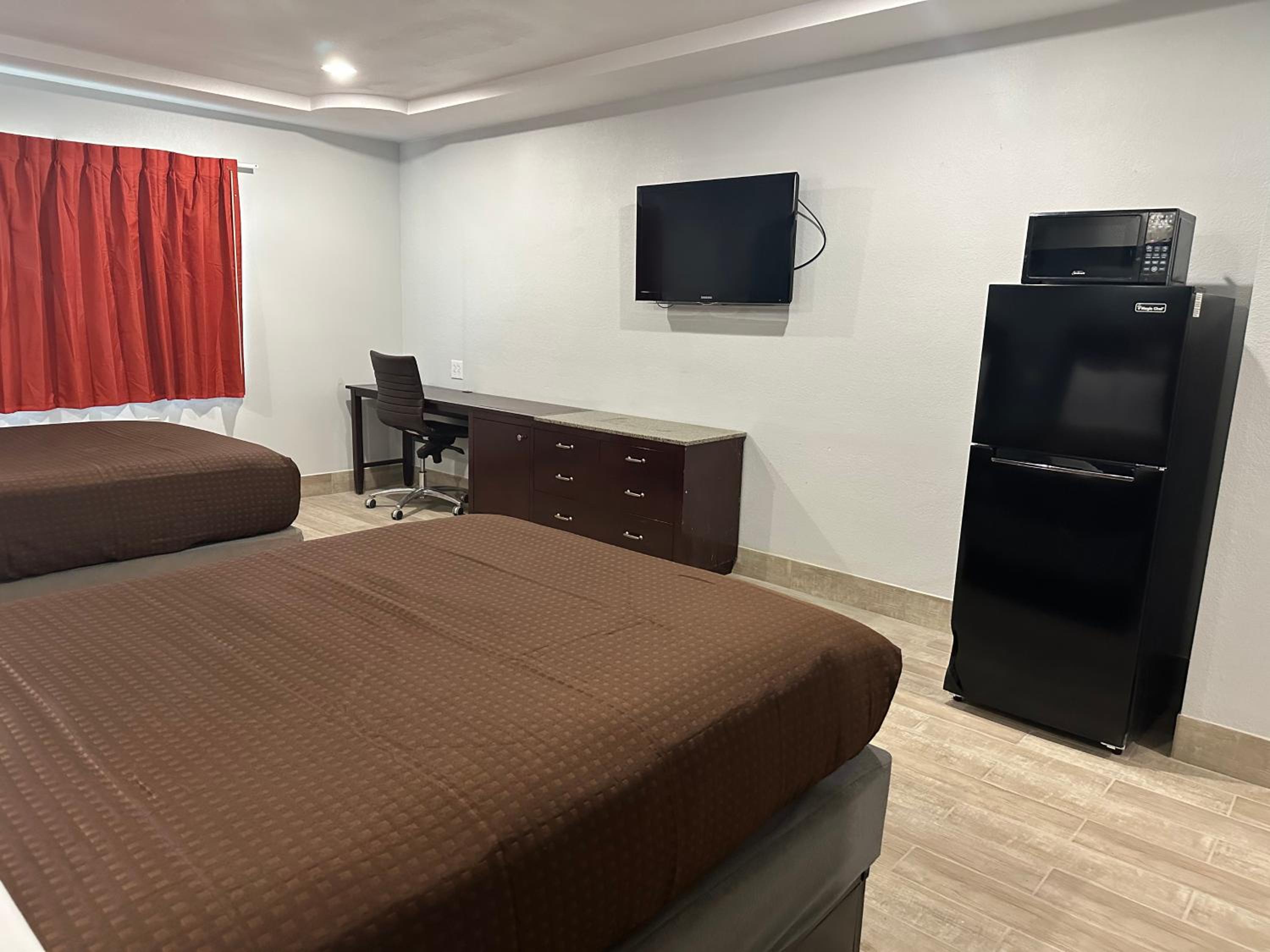Hobbs Vacations - Executive Inn - Property Image 2
