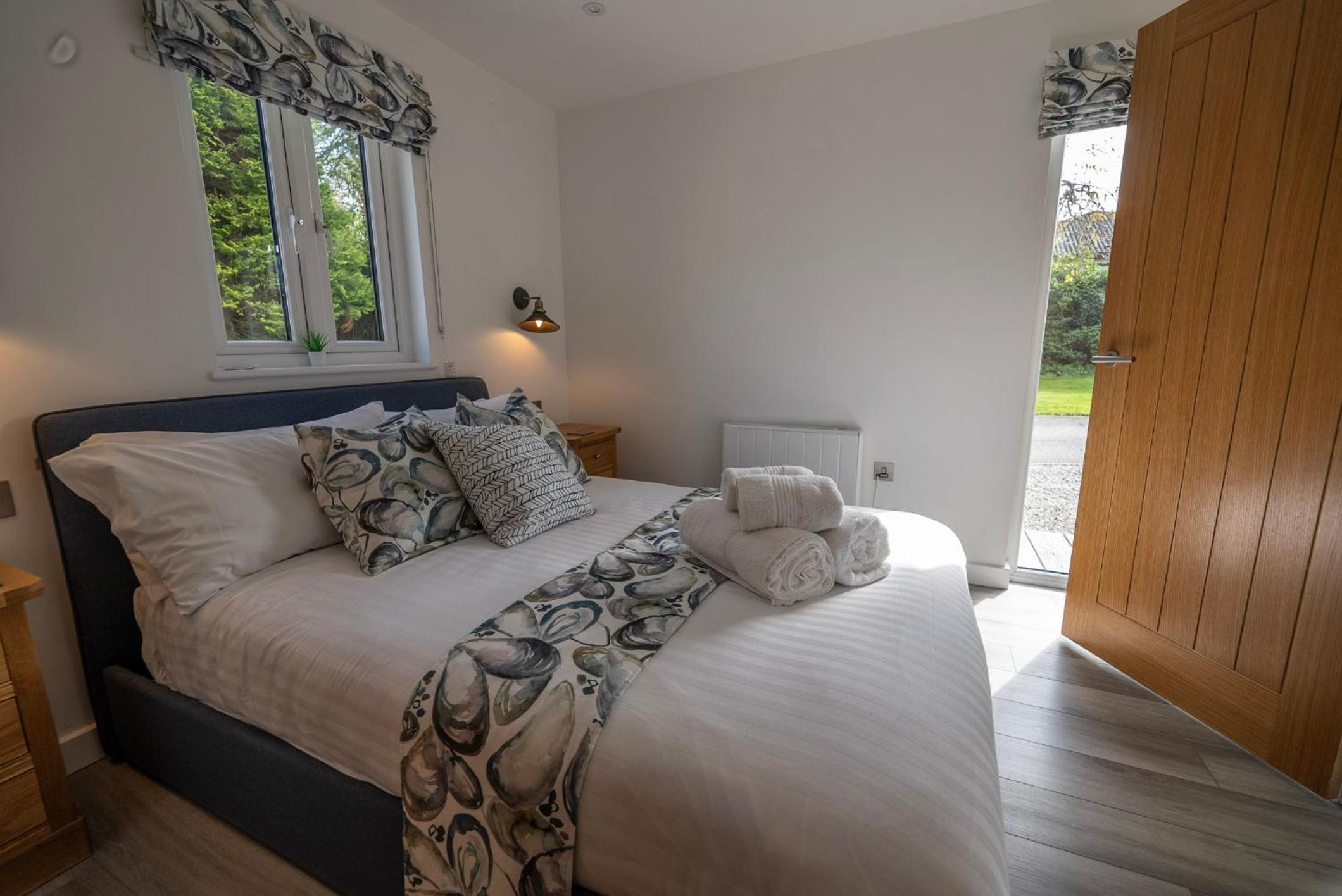 Olverstone Lodge, a beautiful Cornish lodge with wood burner & garden view 3