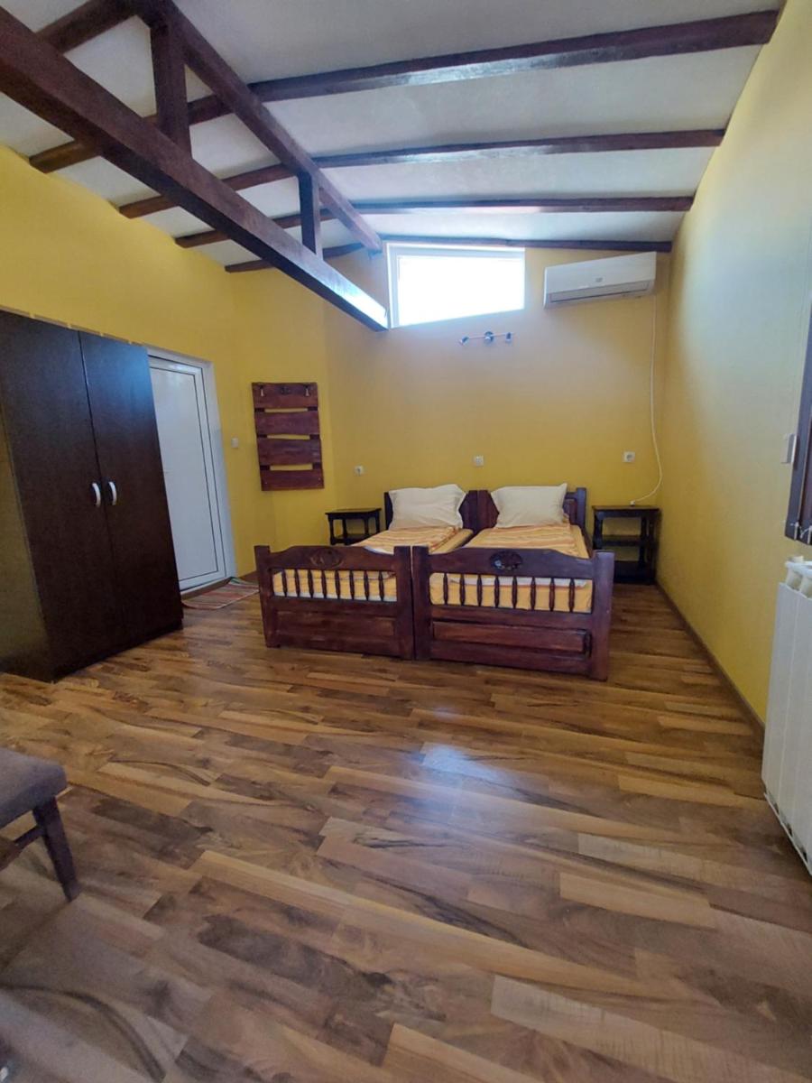 Guest Rooms Vŭrbite