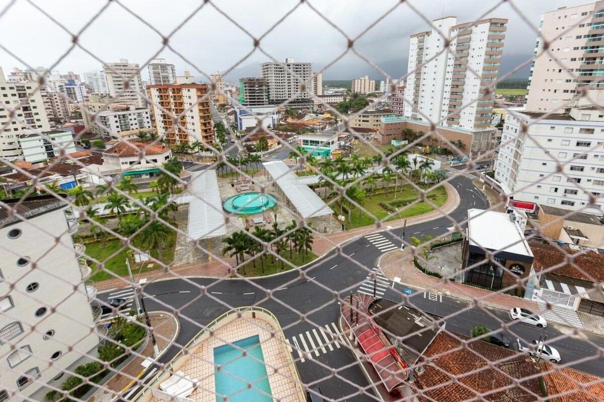 Apto 200 m da praia Wi-Fi suíte 6 pessoas garagem