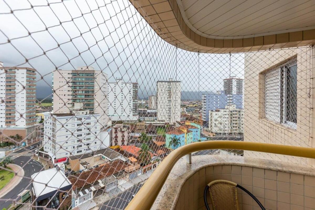 Apto 200 m da praia Wi-Fi suíte 6 pessoas garagem