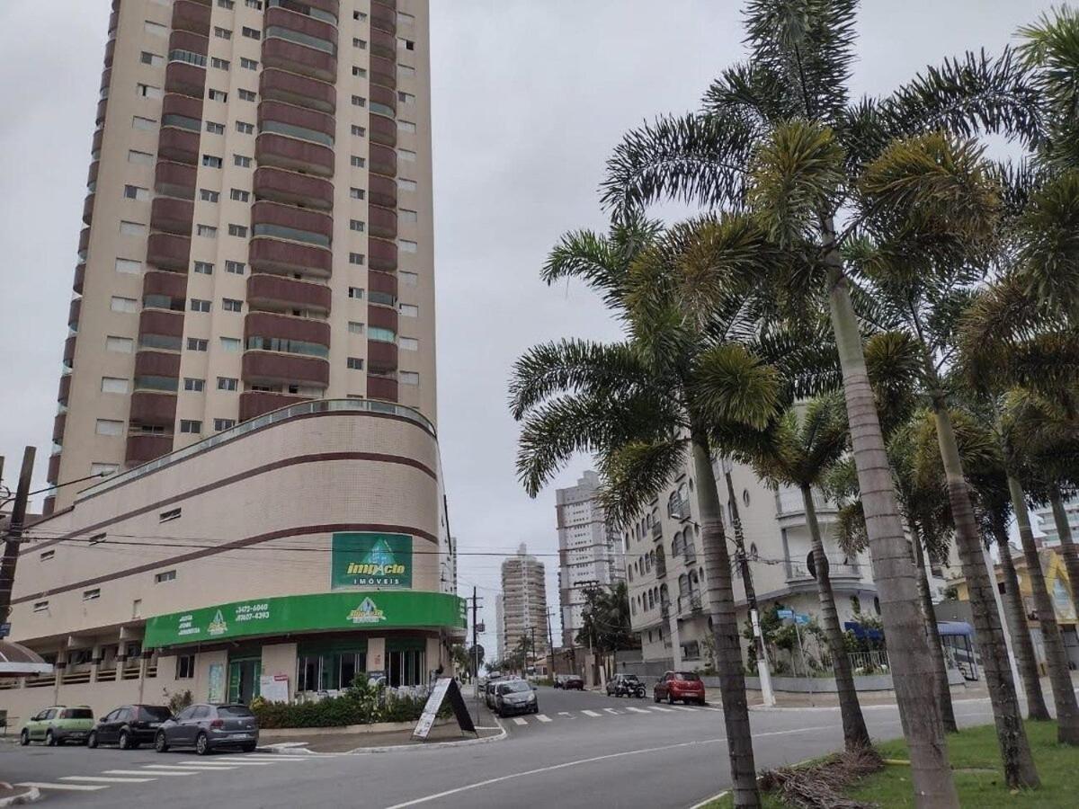 Apto 200 m da praia Wi-Fi suíte 6 pessoas garagem