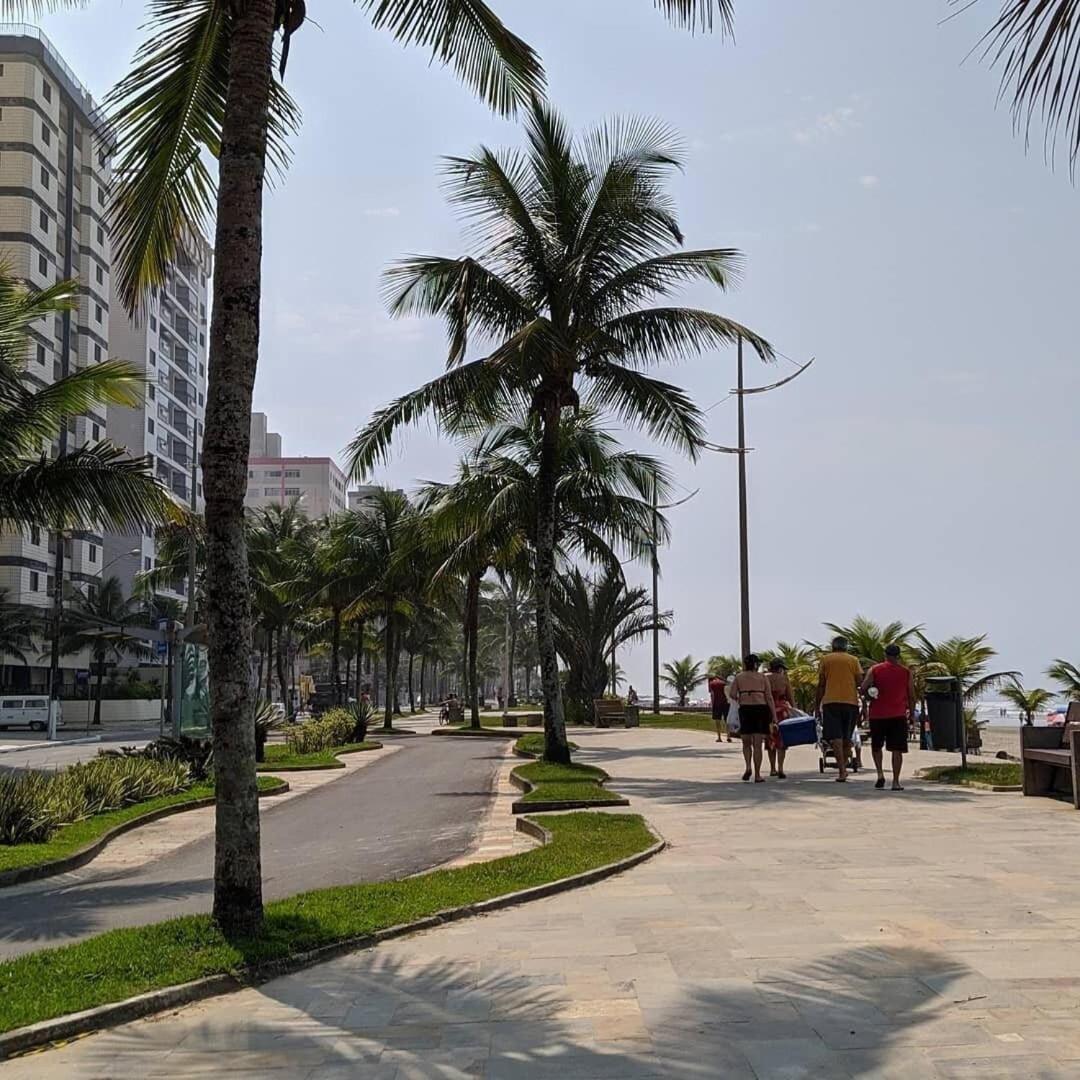 Apto 200 m da praia Wi-Fi suíte 6 pessoas garagem