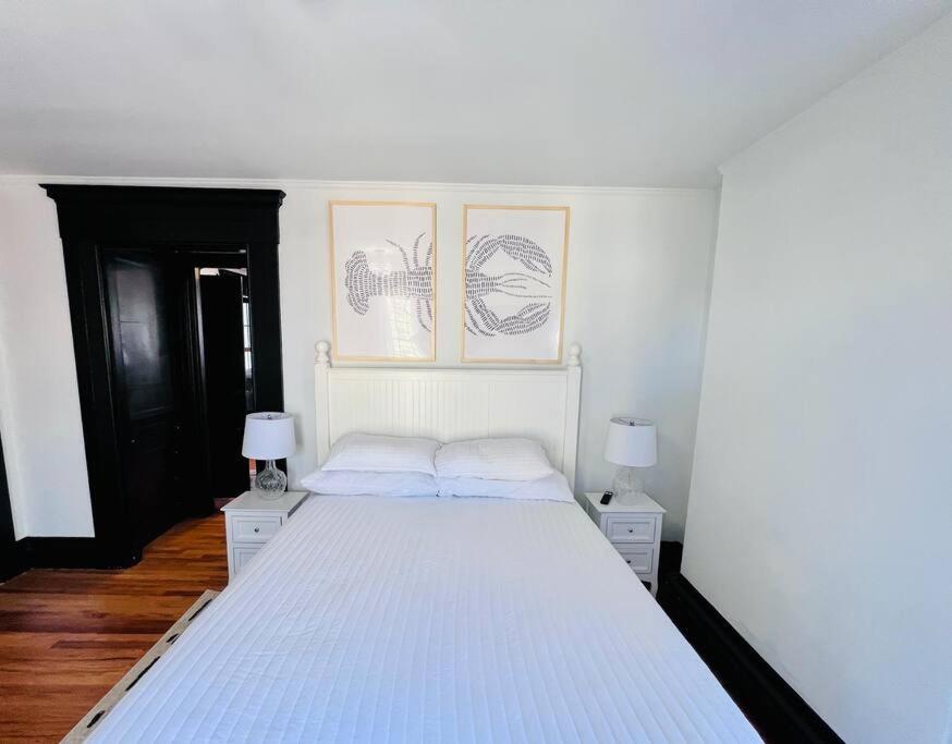 Romantic West End Apartment with Parking view 2