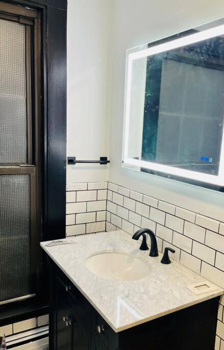 Romantic West End Apartment with Parking view 3