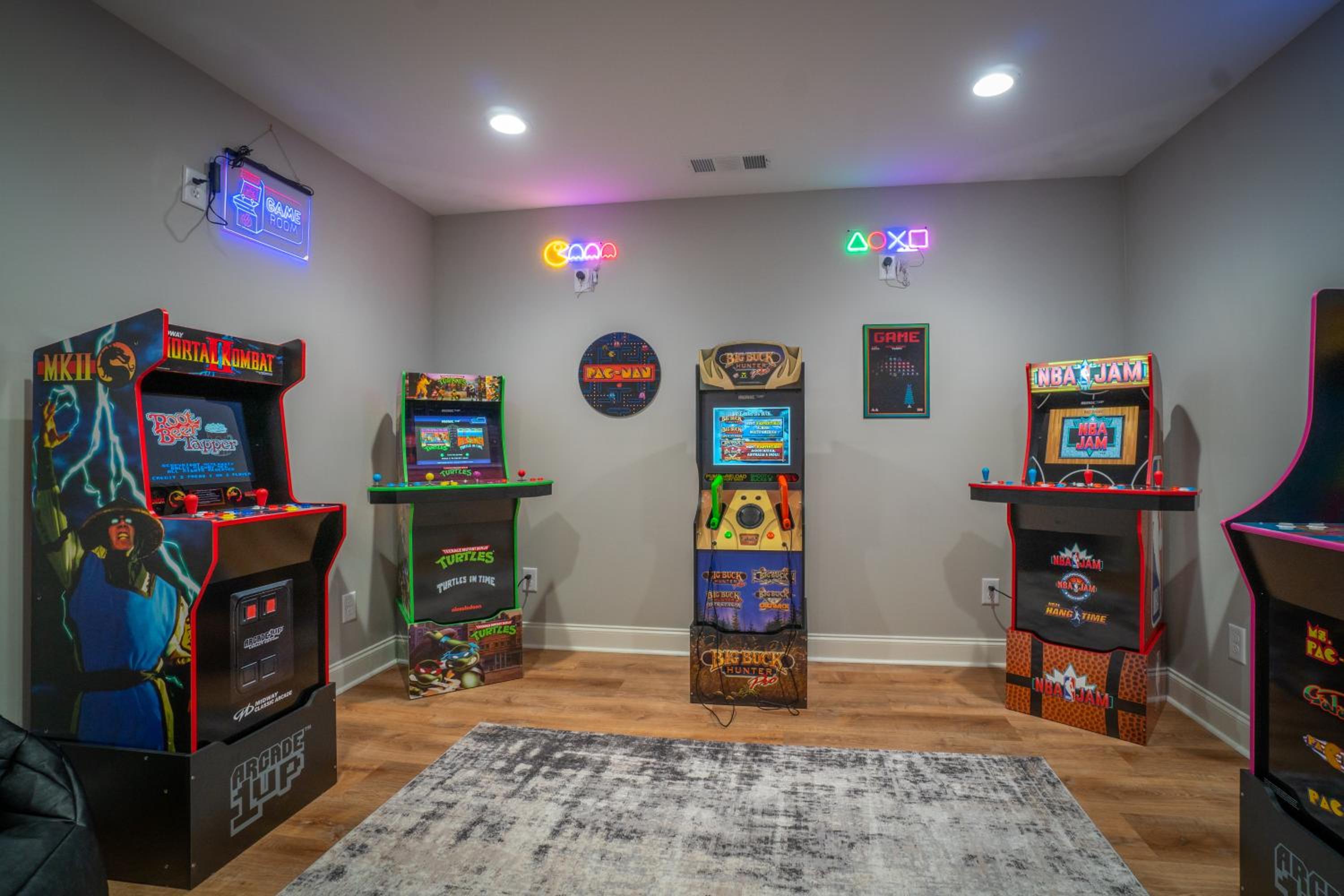 Par-Tee Haus I- Game Room & Hot Tub-Walk to Helen view 3