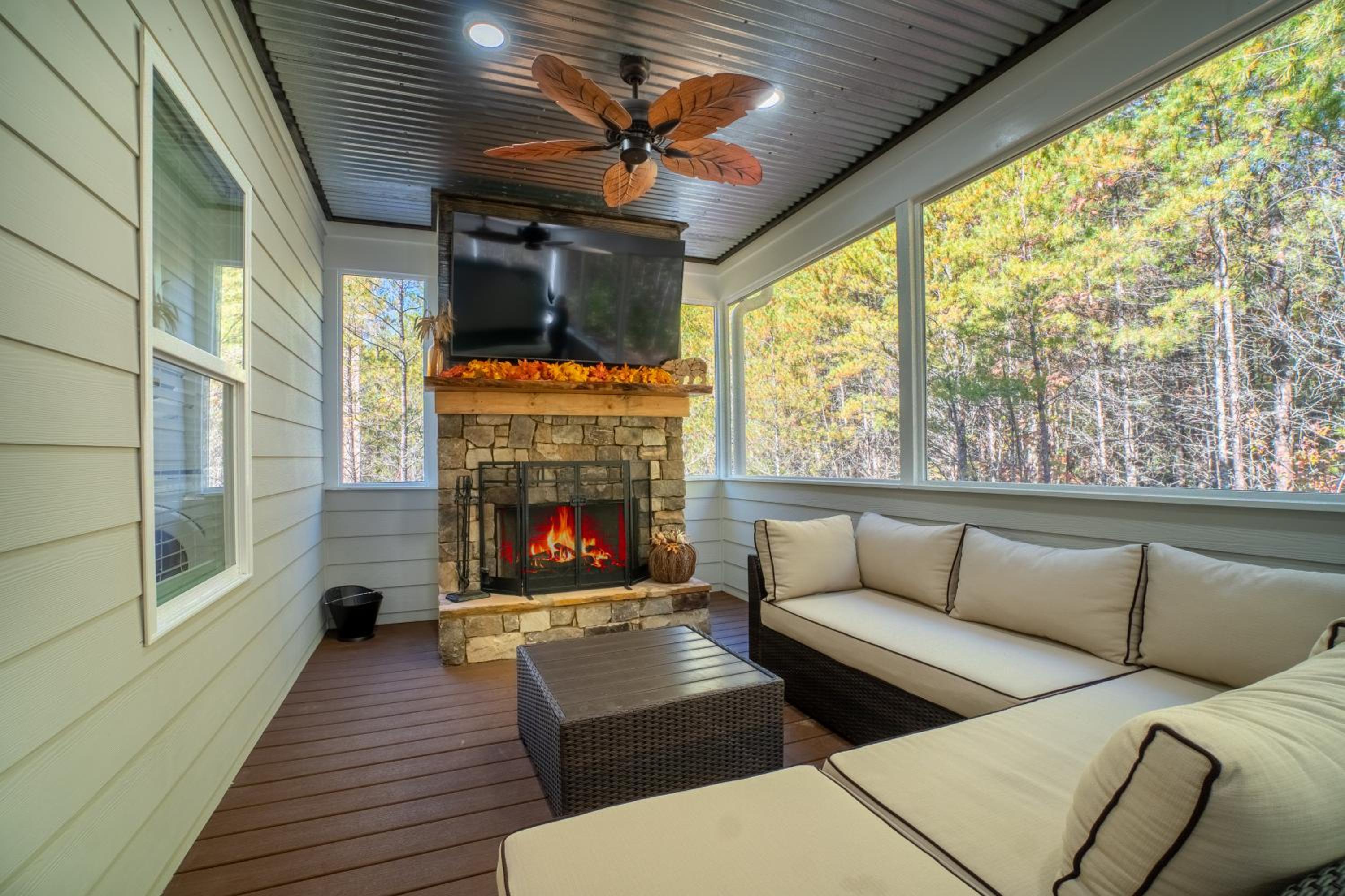 Par-Tee Haus I- Game Room & Hot Tub-Walk to Helen view 2