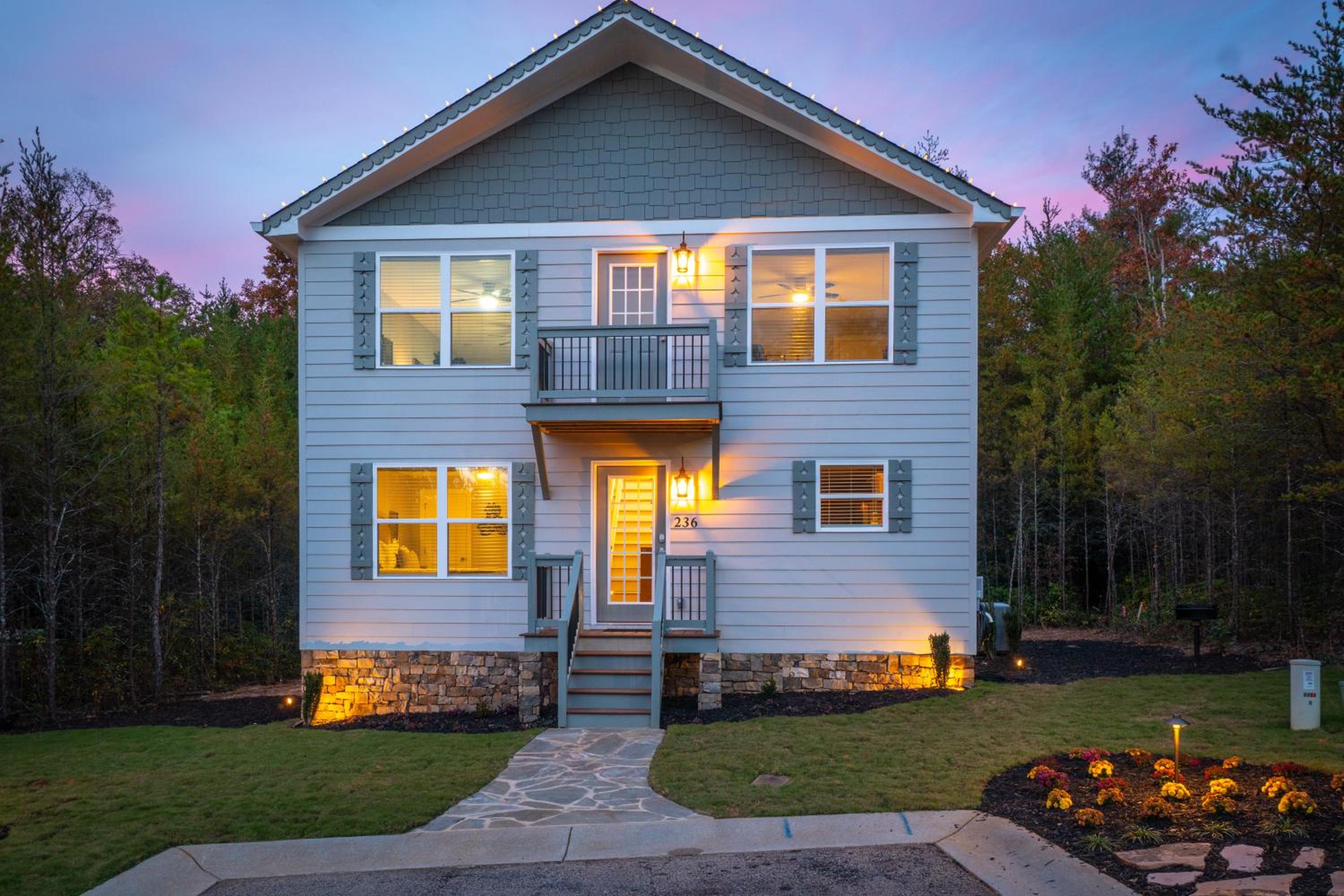 Par-Tee Haus I- Game Room & Hot Tub-Walk to Helen view 5