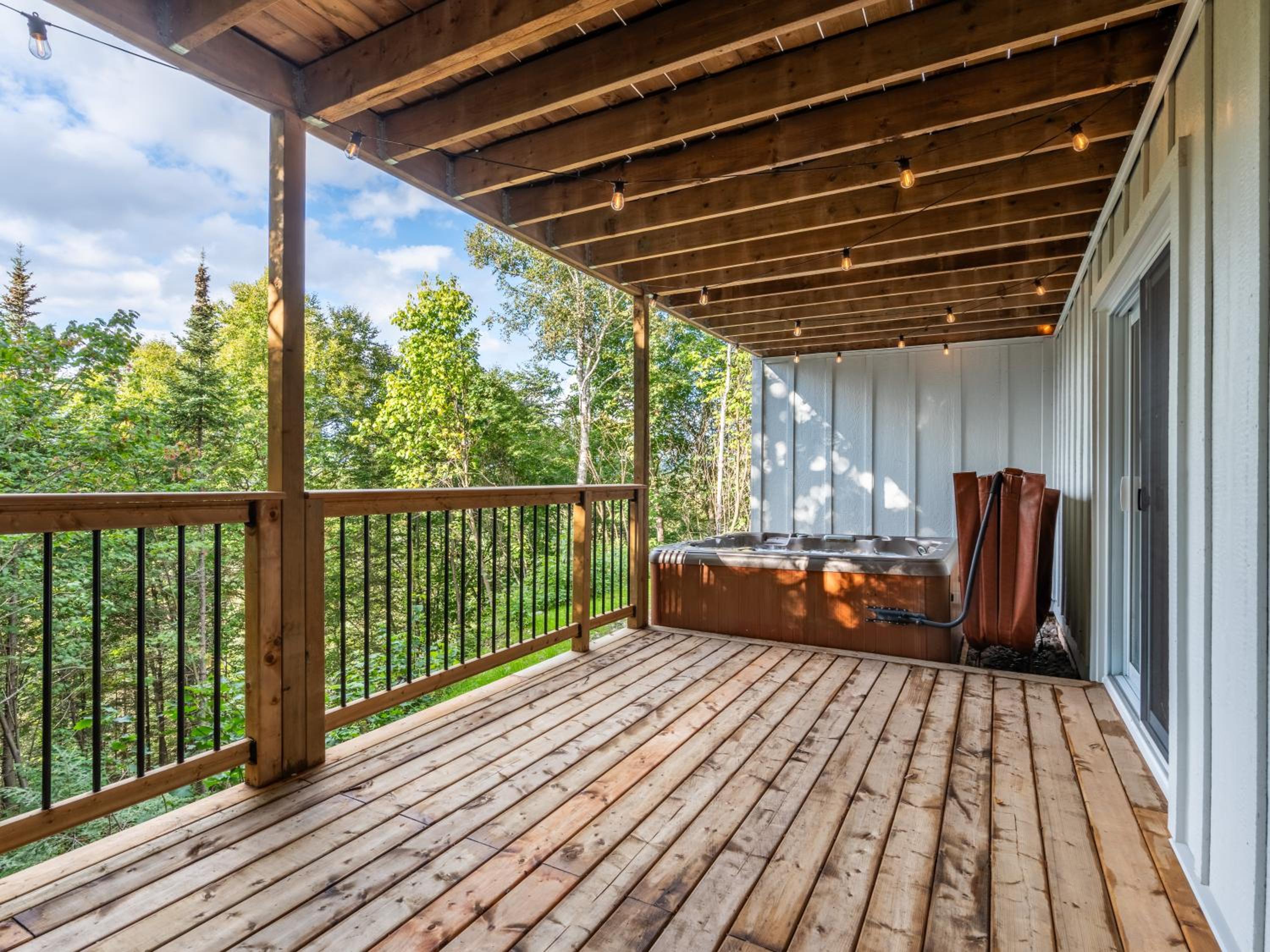 Ski in Tremblant & Mont Blanc - Views, Spa and Pool table