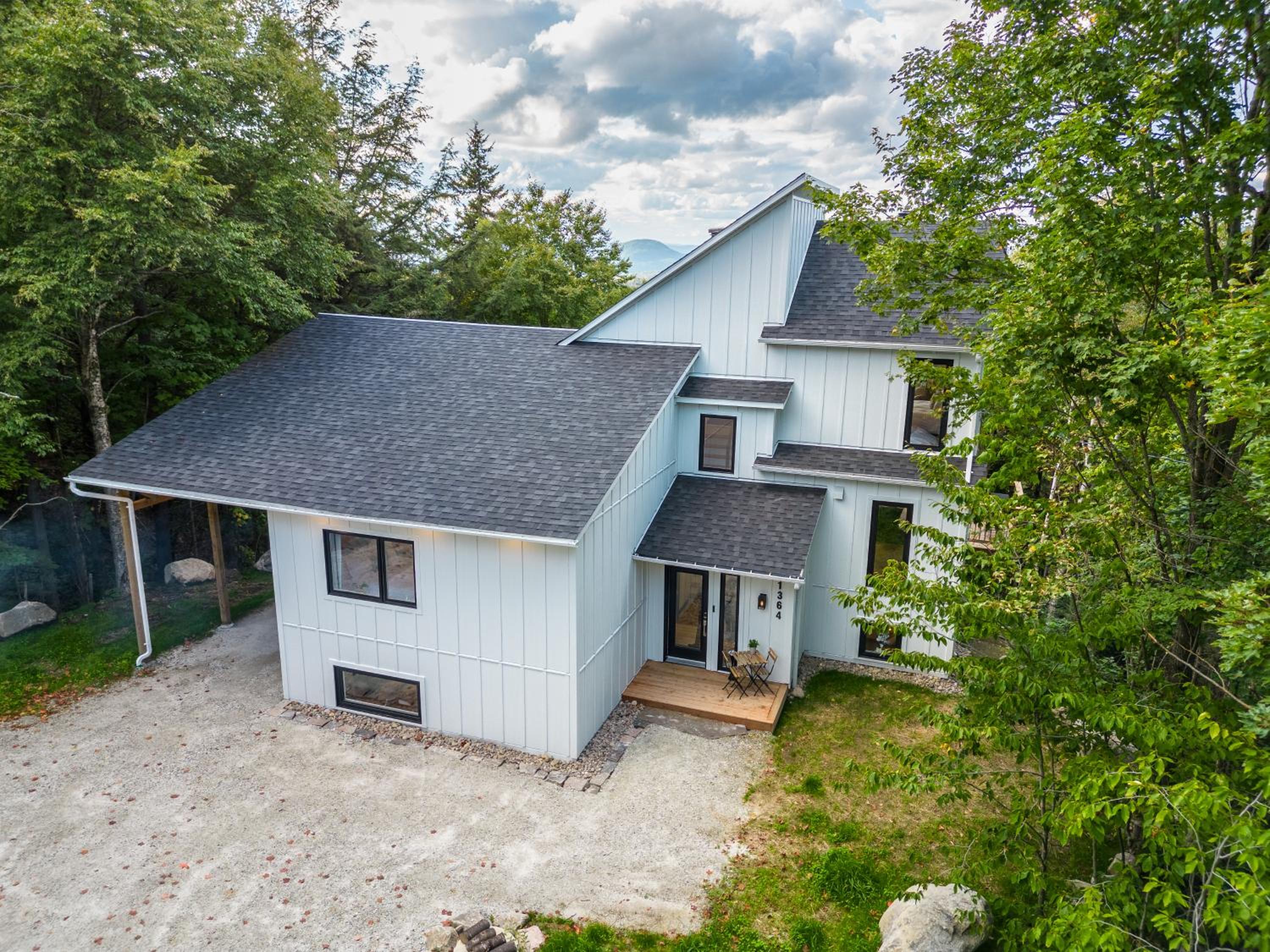 Ski in Tremblant & Mont Blanc - Views, Spa and Pool table