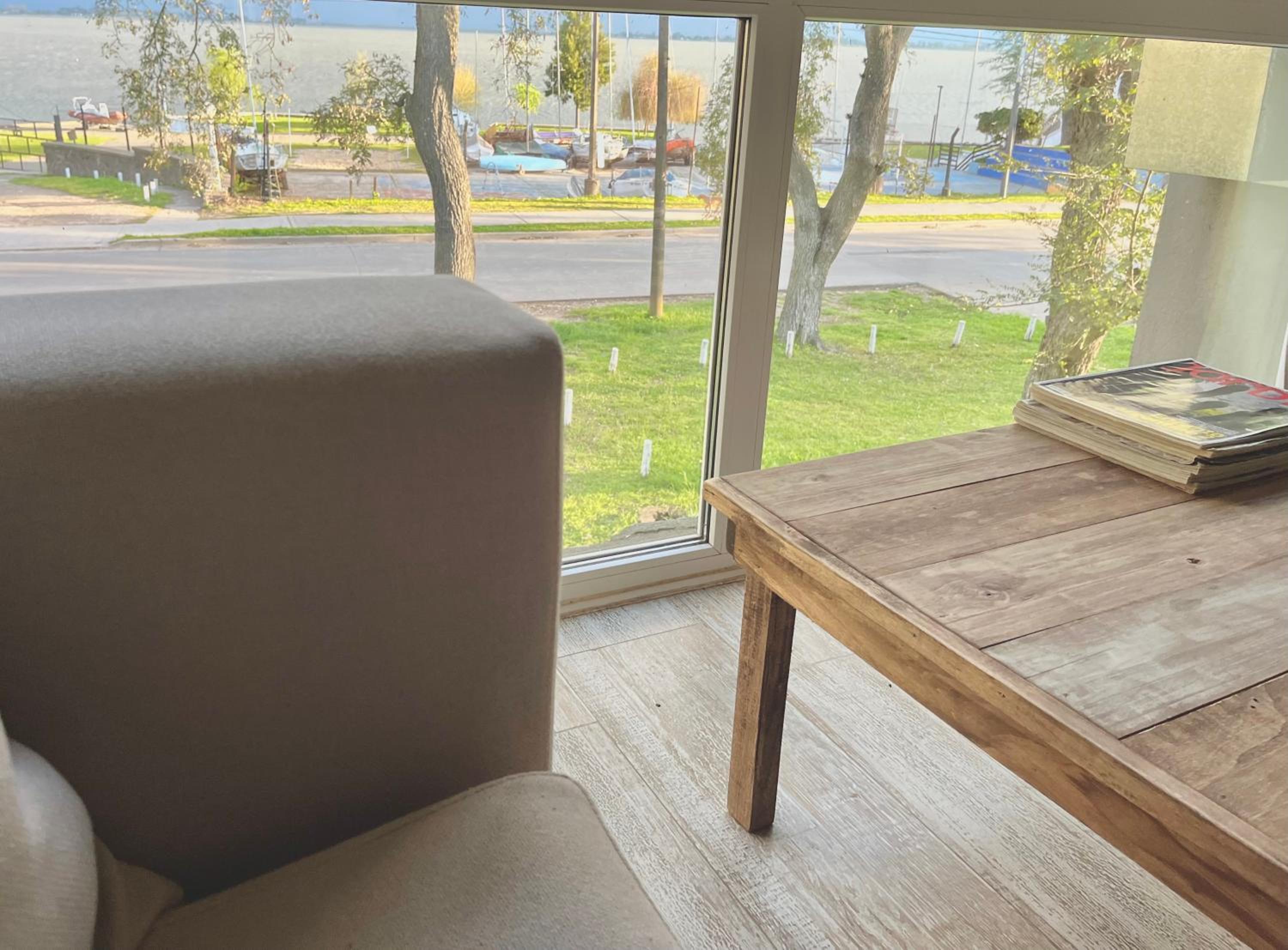 Espectacular departamento sobre la laguna para parejas