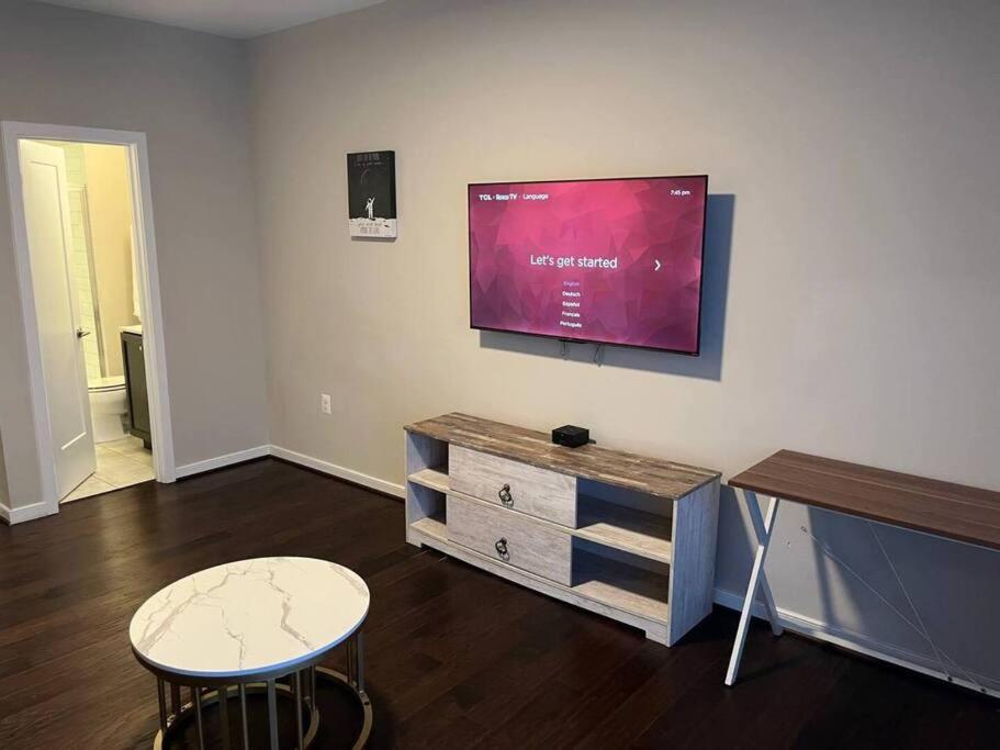Modern LUX 4 BR Garage Parking photo 2