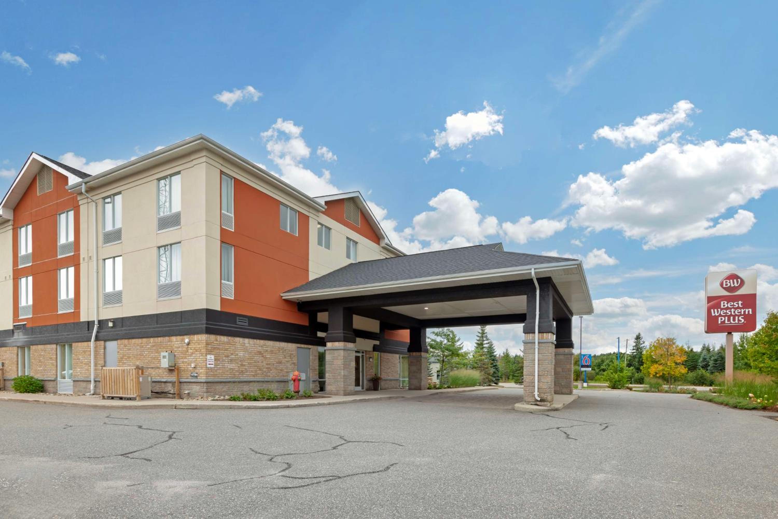 Huntsville Vacations - Best Western Plus Muskoka Inn - Property Image 2
