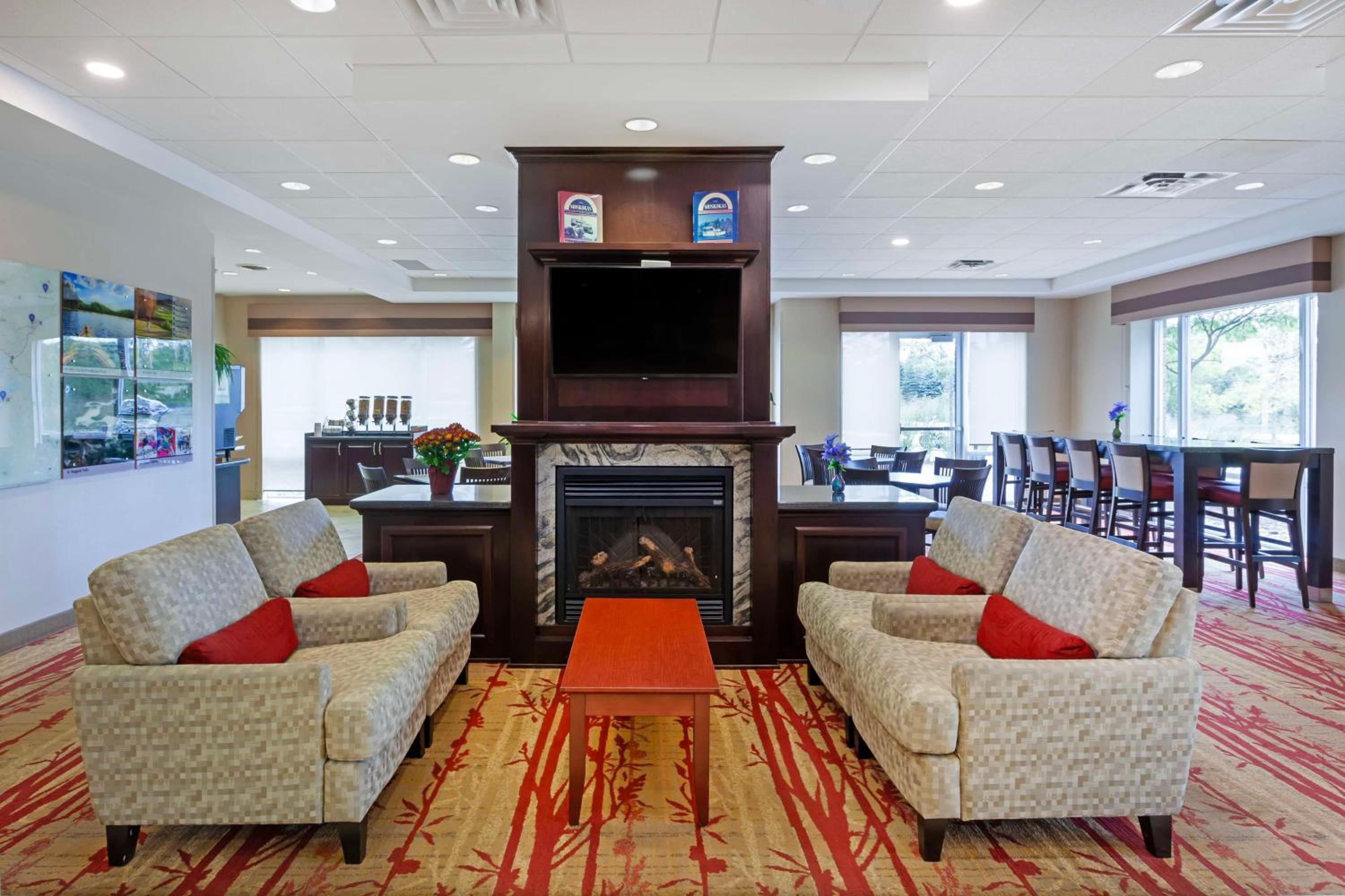 Huntsville Vacations - Best Western Plus Muskoka Inn - Property Image 3