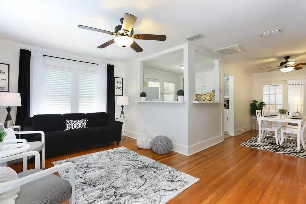1 BR 1BA Downtown Riverwalk Golf Zoo and Pearl view 4